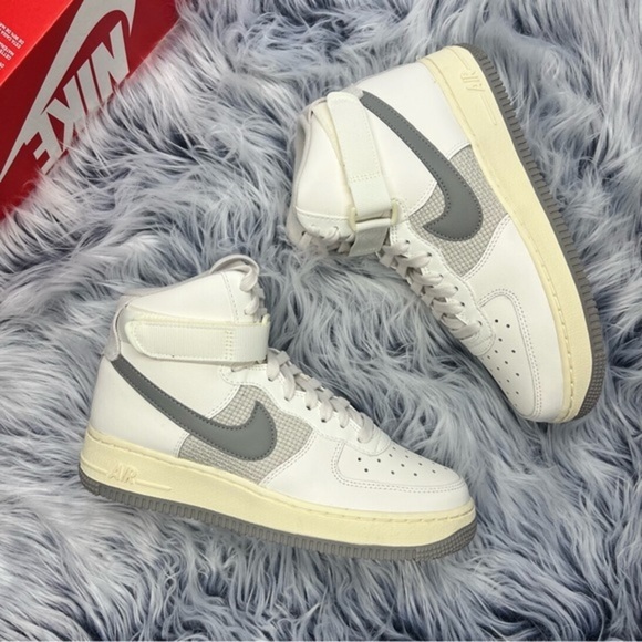 Nike Air Force 1 High LE - Picture 3 of 5